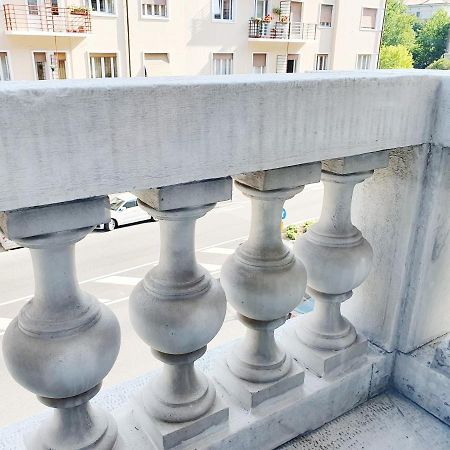 Casa Bianca - 2 Bedroom Design Apartment トリエステ エクステリア 写真