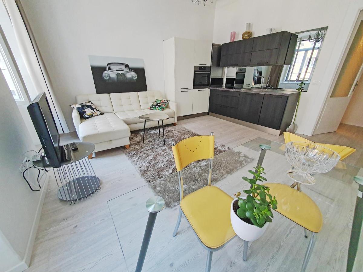 Casa Bianca - 2 Bedroom Design Apartment トリエステ エクステリア 写真