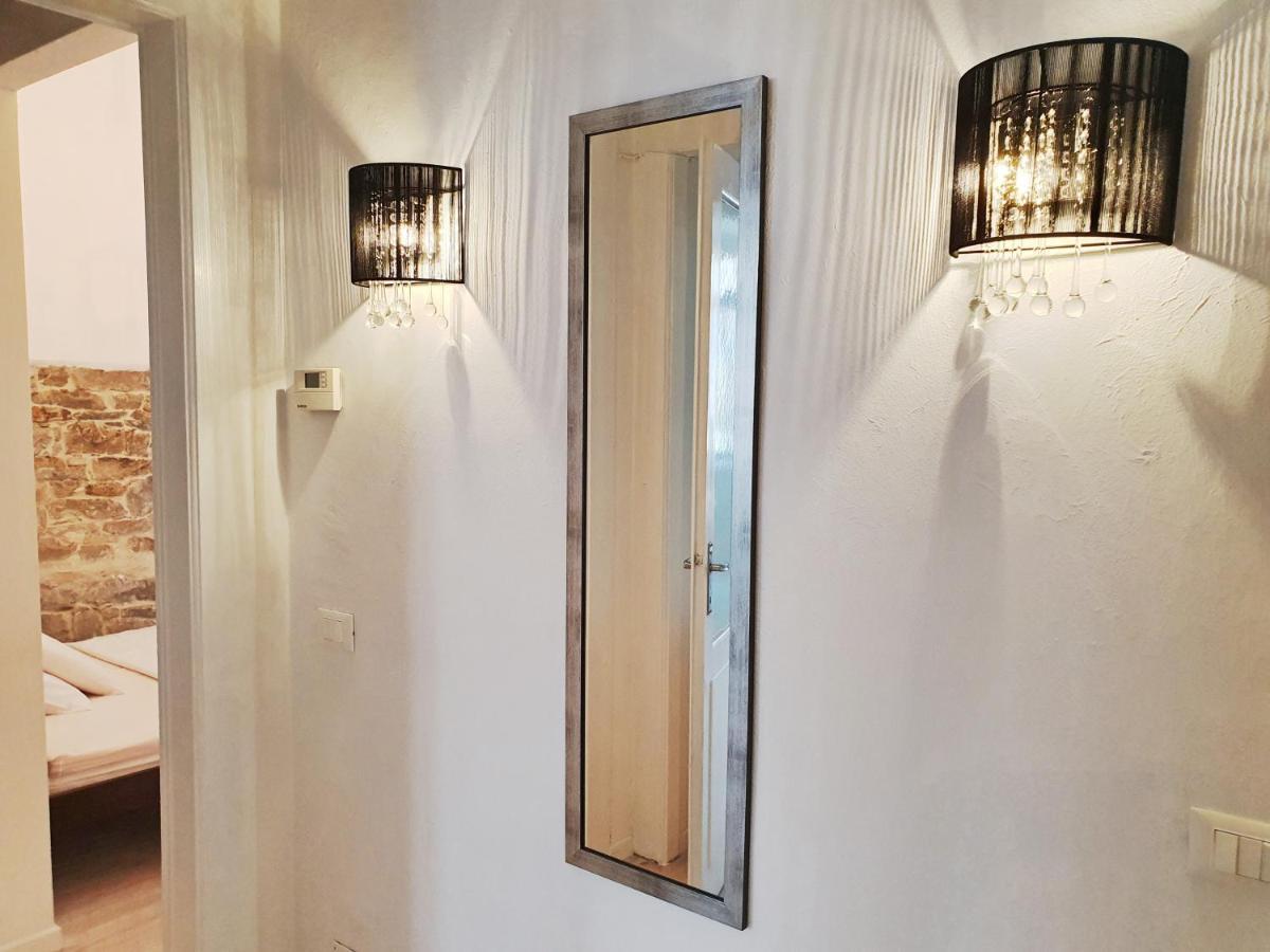 Casa Bianca - 2 Bedroom Design Apartment トリエステ エクステリア 写真