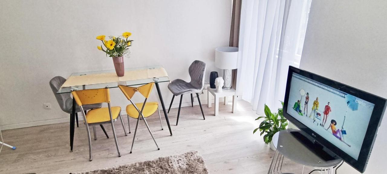 Casa Bianca - 2 Bedroom Design Apartment トリエステ エクステリア 写真