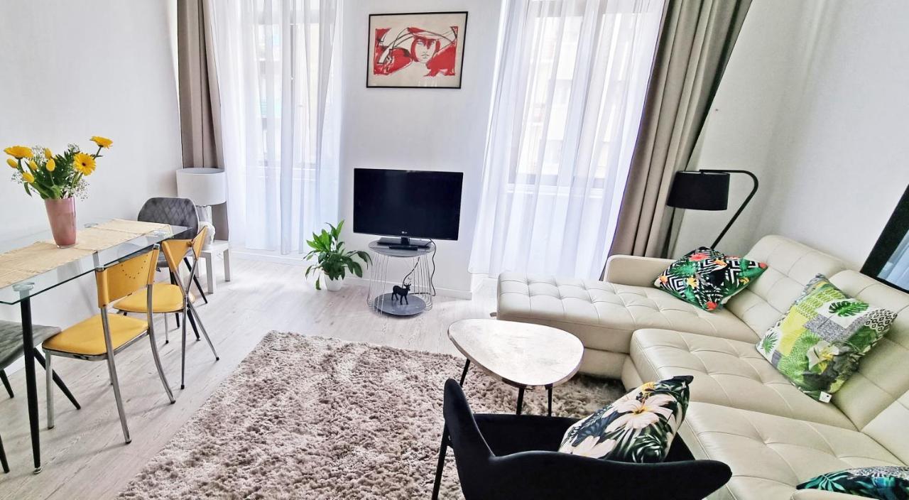 Casa Bianca - 2 Bedroom Design Apartment トリエステ エクステリア 写真
