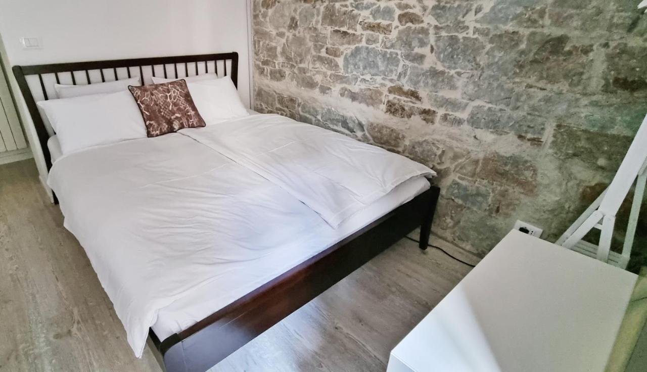 Casa Bianca - 2 Bedroom Design Apartment トリエステ エクステリア 写真